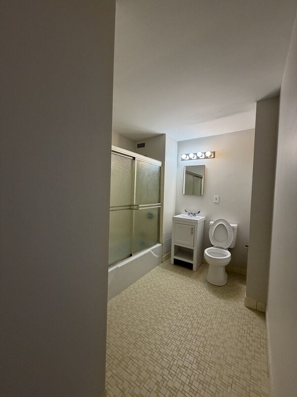 Building Photo - 967 Asylum Ave