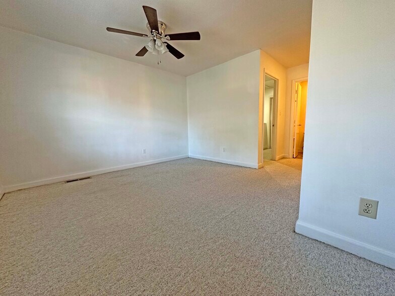 Building Photo - 2500 Avent Ferry Rd