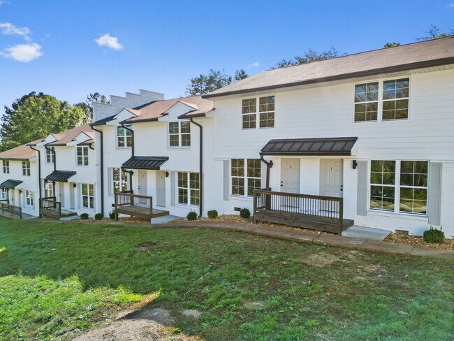 Building Photo - 400 Gallery Ln