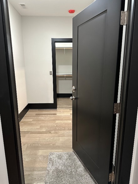 Building Photo - 430-432 Main St