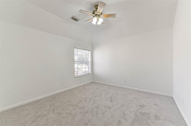 Building Photo - 15206 Evergreen Knoll Ln