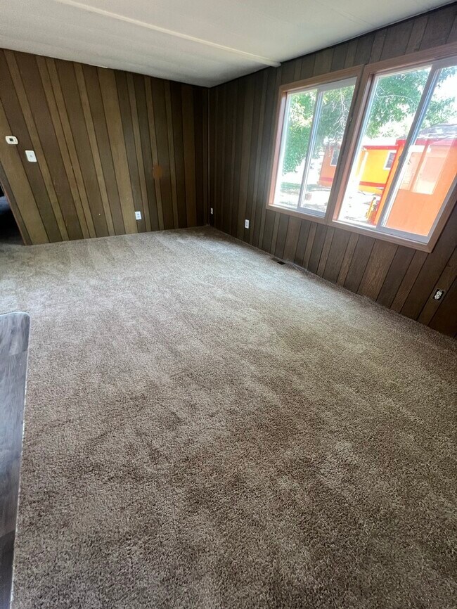 Log Lane Village 2 bedroom & 1 bathroom 204 Oak St Log Lane