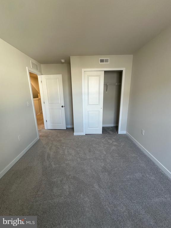 Building Photo - 33 Anderson Dr