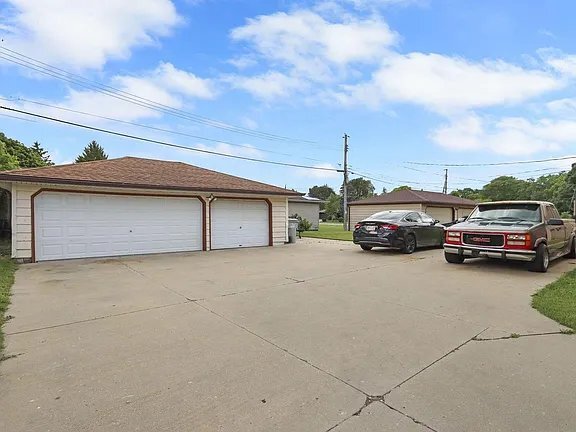 Building Photo - 6823 W Wedgewood Dr
