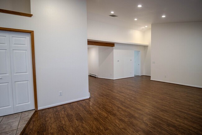 Building Photo - 609 Cobblestone Ct
