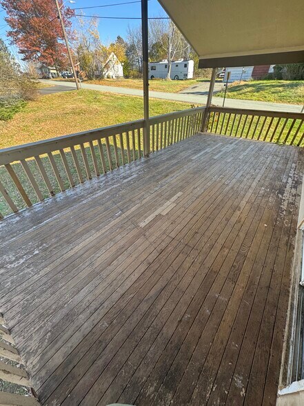 Deck - 7 Lawrence Ave