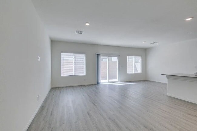 Building Photo - BEAUTIFUL NEW BUILD WITH 3 BEDROOMS, 2.5 B...