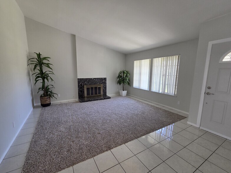 Building Photo - 14232 Matisse Ave