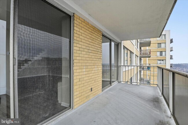 Building Photo - 301 N Beauregard St