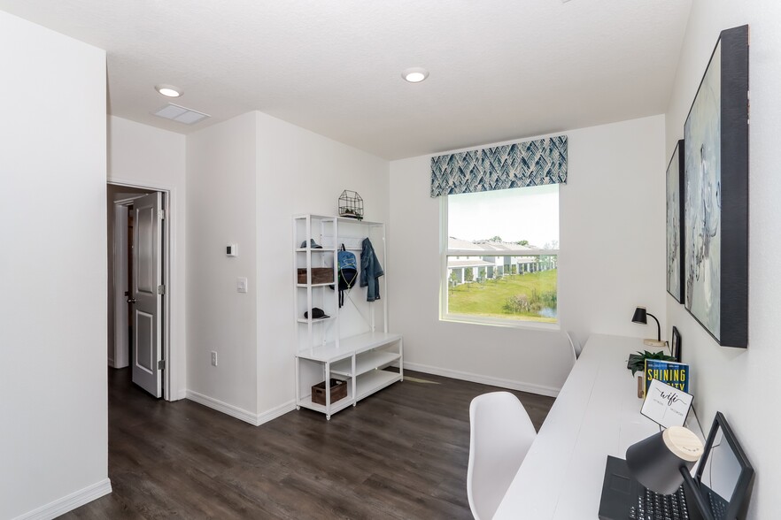 Building Photo - 11881 Mountain Retreat Ln
