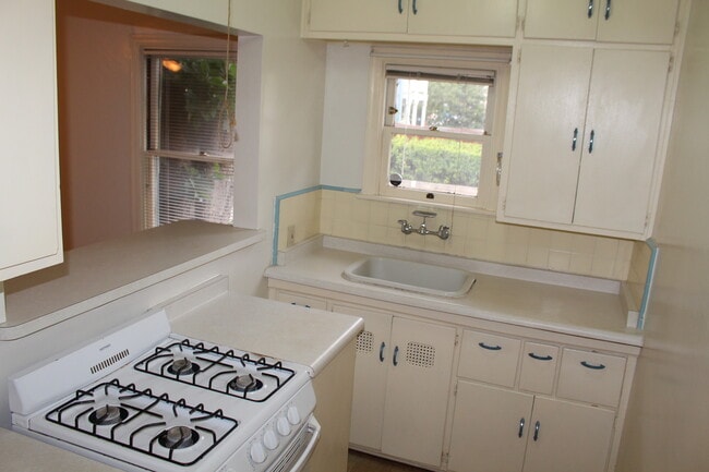 Building Photo - 417-421 Normal Ave