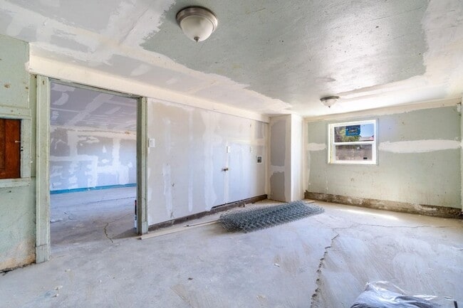 Building Photo - 1019 N Main St