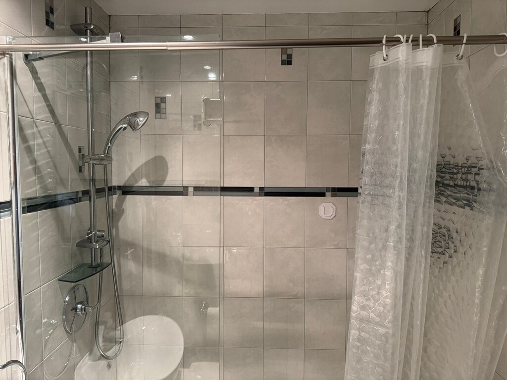 Building Photo - 8 Juniper St