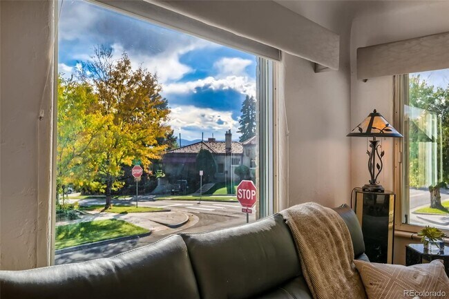 Building Photo - West Highlands - Amazing 32nd Ave, 2 Bed, 1 Bath Unit in Duplex- Shared Yard/Common Space