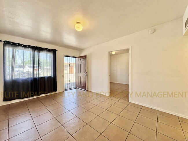 Building Photo - 1312 W Yavapai St