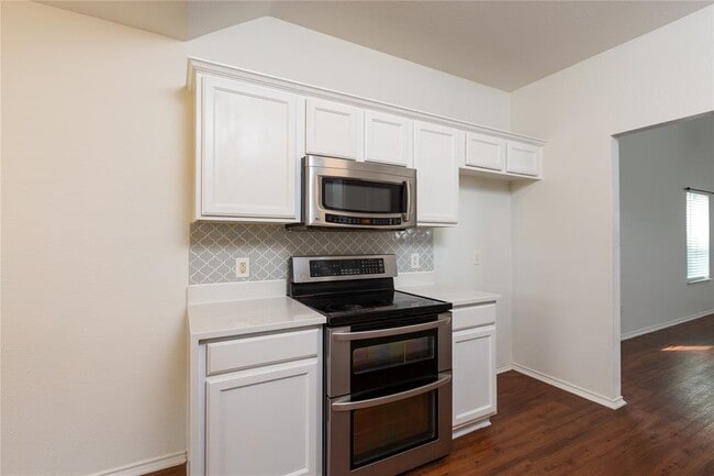 Building Photo - 2571 Georgian Dr