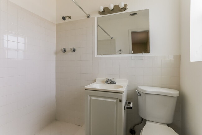 Building Photo - 811 SW 28th Terrace