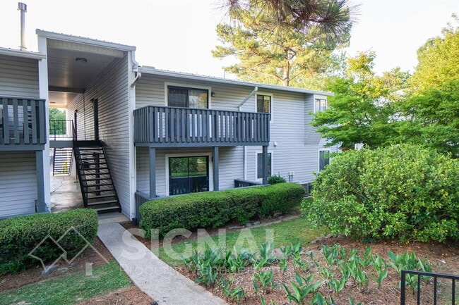 Building Photo - 616 Woodland Vlg