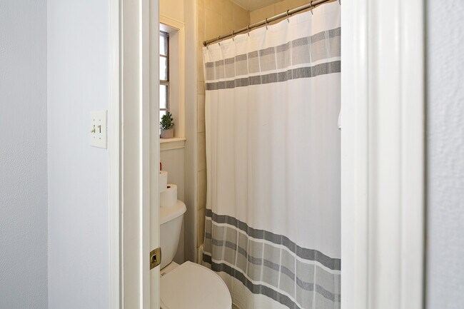 Building Photo - 1406 Angelina Cir