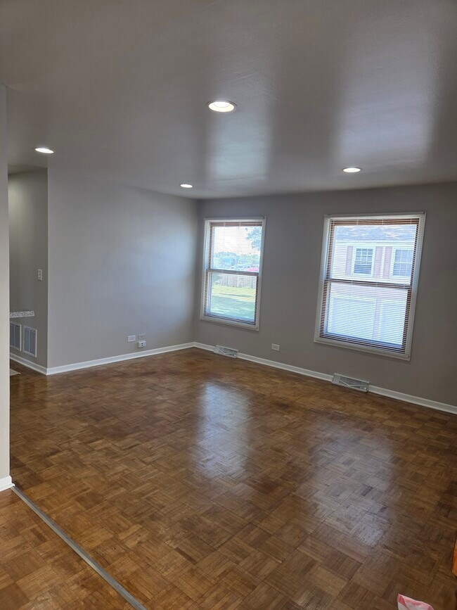 Building Photo - 1255 Pearl Ave