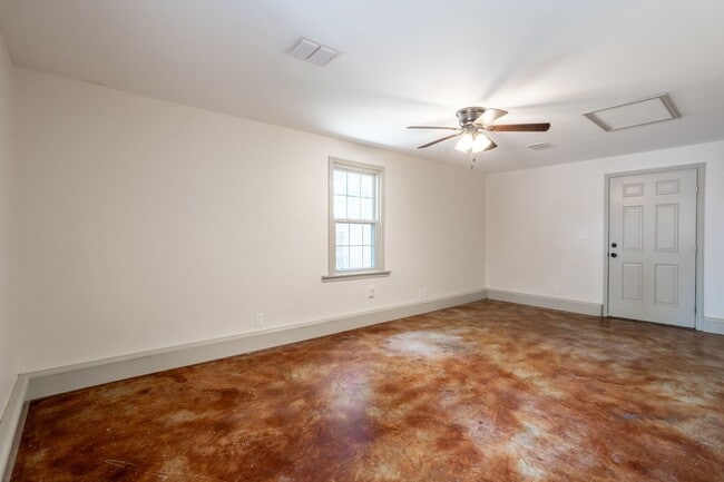 Building Photo - 1517 Live Oak St