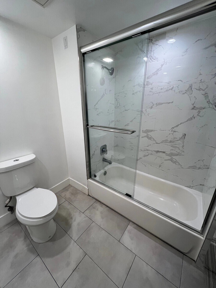 Building Photo - 4364 McLaughlin Ave