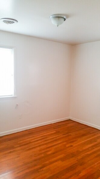 Building Photo - 2303 Maclin Cir