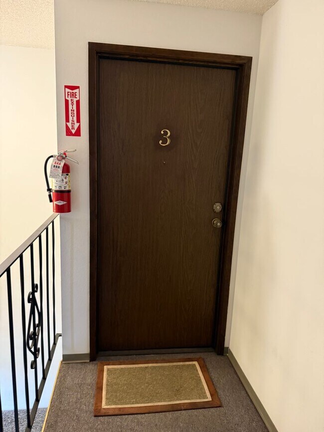 Building Photo - Save $500 on 2nd Month Rent