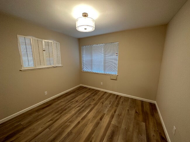 Building Photo - 1375 Columbia St