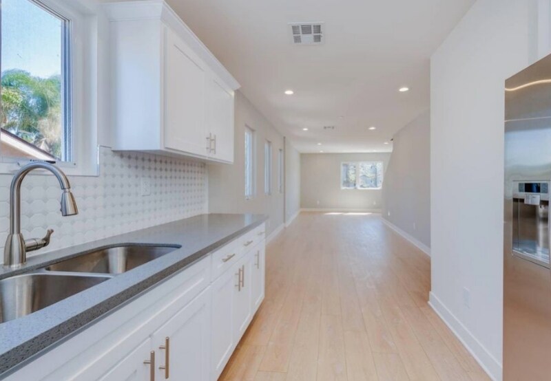 Building Photo - 429 1/2 Heliotrope Dr