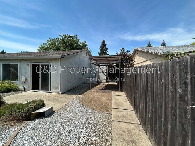 Building Photo - 258 Yellowstone Dr