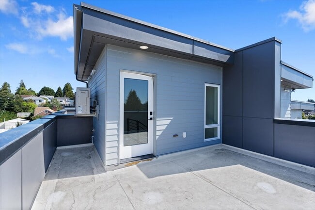 Building Photo - Beautiful Greenwood Townhome with Rooftop ...