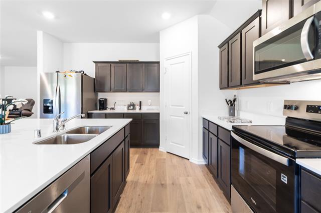 Building Photo - 103 Mapleoak Dr