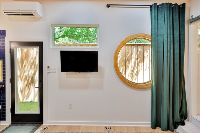 Building Photo - 55 Lynn St