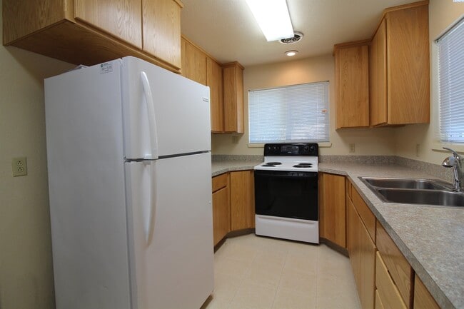Building Photo - 2 Bed/1 Bath House in North Pasco