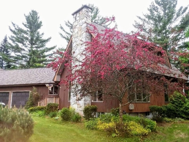 Building Photo - 140 Paquette Cir