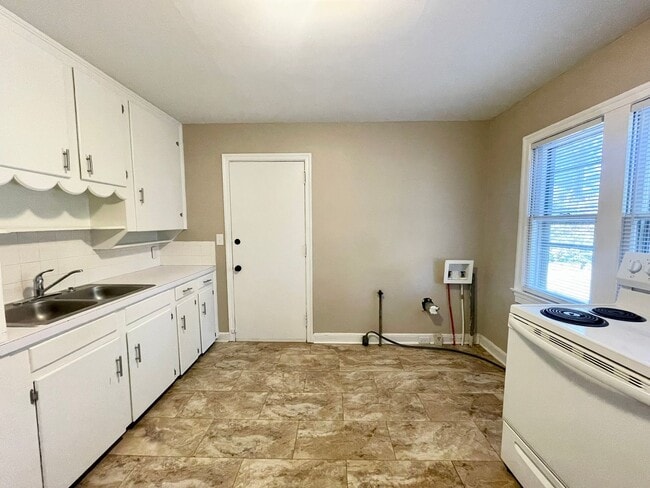 Building Photo - Rosewood