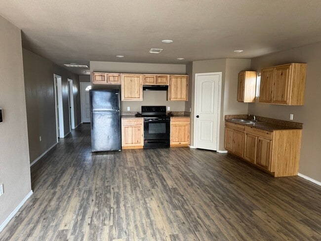 Building Photo - Newer construction Home *Section 8 Approved