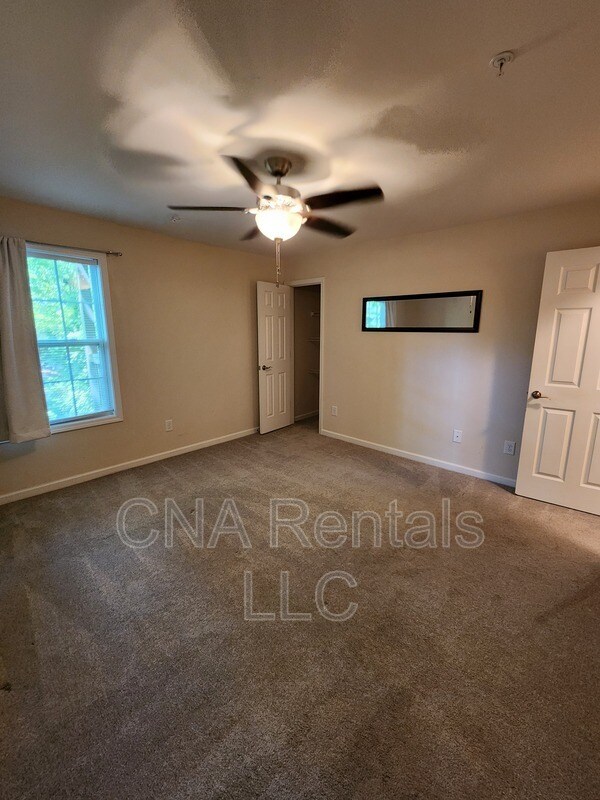 Building Photo - 807 Country Park Dr