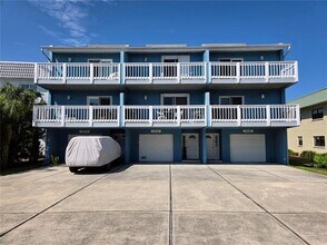 Building Photo - 11820 Capri Cir S