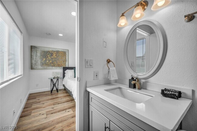 Building Photo - 1453 Santa Anita Dr
