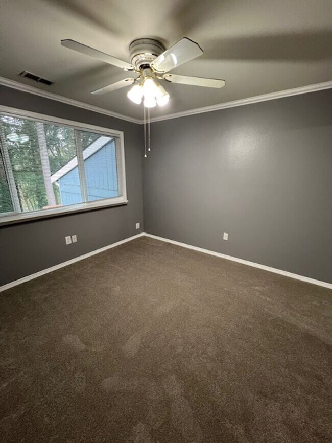 Building Photo - Desirable Twin Lakes Quail Run Townhome