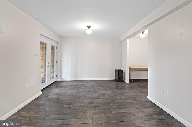 Building Photo - 689 Clearview Ave