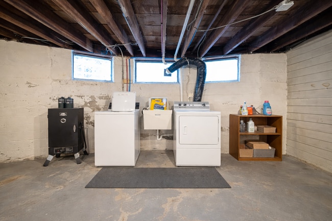 Building Photo - 507 W 33rd St