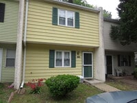 Building Photo - 3 Bedroom Town Home Near Mary Immaculate For Rent