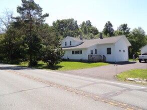 Building Photo - 3058 Delaware Turnpike