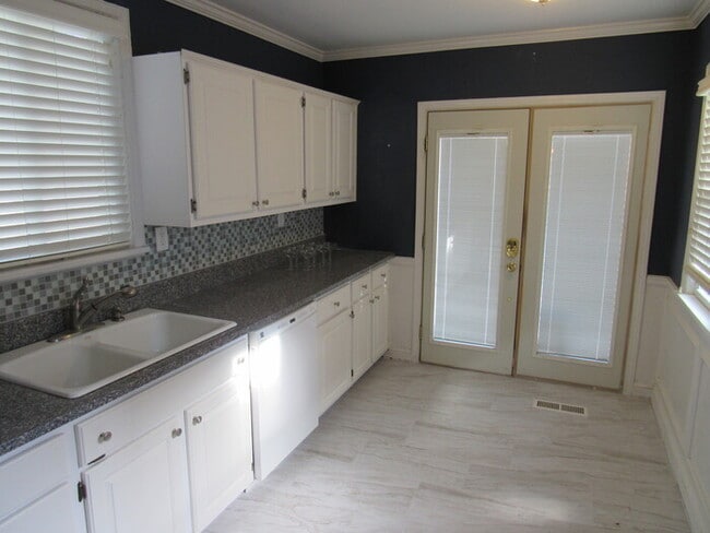 Building Photo - Cape Cod 3bed 1.5 bath in Westwood Hills, KS