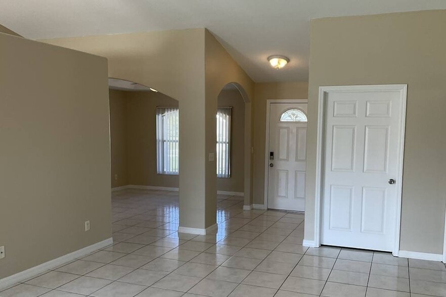 Building Photo - 2525 Stone Meadows Dr