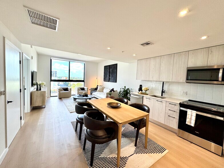 Building Photo - 242 NW 32nd St