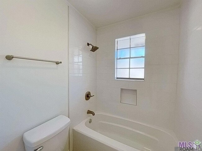 Building Photo - 10727 Danbury Dr